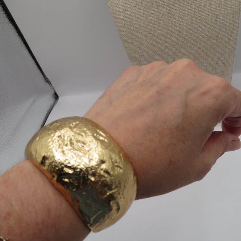 Elegant Gold Textured Cuff Bracelet - Picture 3 of 11